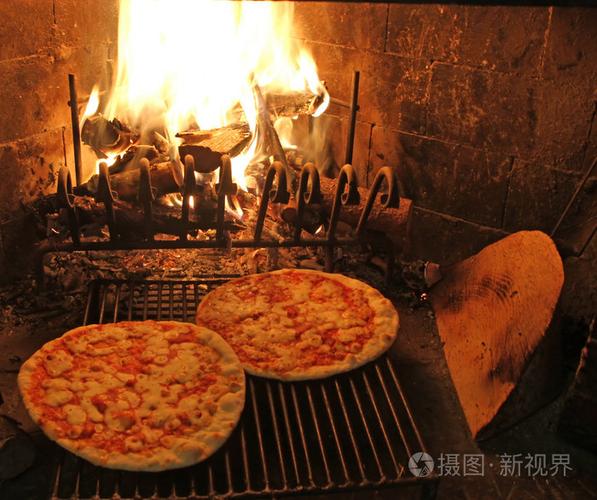 优秀香披萨烤的木壁炉2
