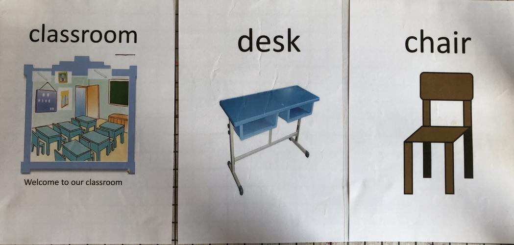 单词:classroom教室   desk书桌   chair椅子