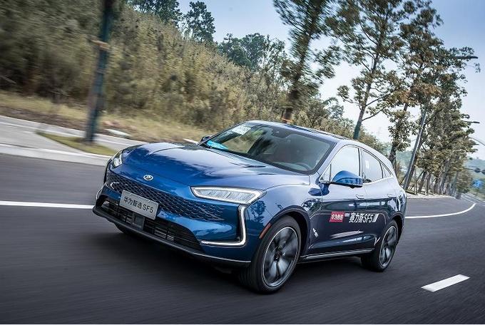 当赛力斯华为智选sf5遇上特斯拉modely