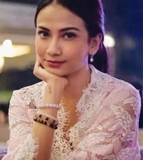 印尼女星纹身牵出集体卖淫事件,多达45名明星牵涉其中