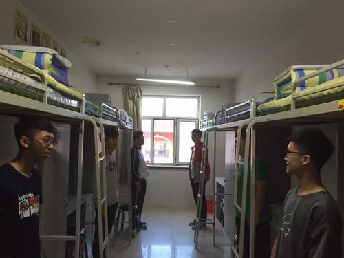 石油工程系新生辅导员走访学生寝室