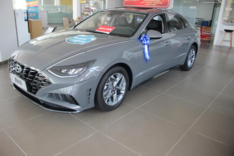 2021款现代索纳塔实拍,灰色很帅,内饰用料足,配置升级