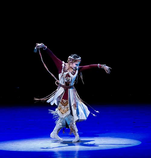 鄂温克族女子群舞《雪林家园》