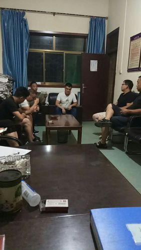 晚上开会,安排工作,做防汛工作