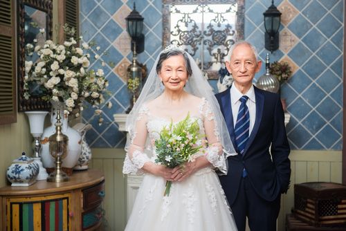 钻石恒久远,两情永缱绻一一贺父母钻石婚暨母亲80大寿