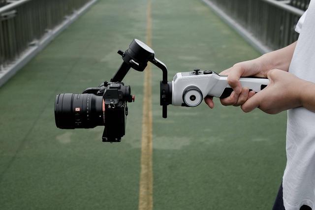 魔爪aircross2皓月版上手体验:可能是史上最好用的相机稳定器