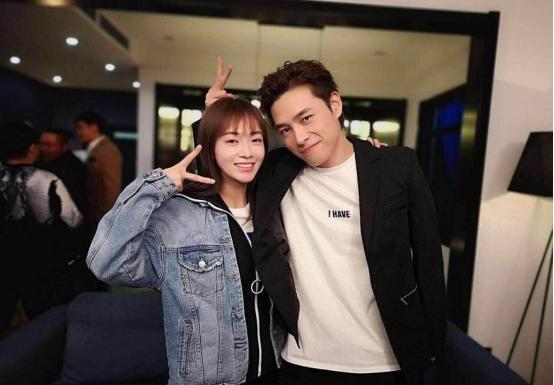 吴谨言否认和洪尧恋爱!但却举止亲密!魏璎珞弘昼锁了