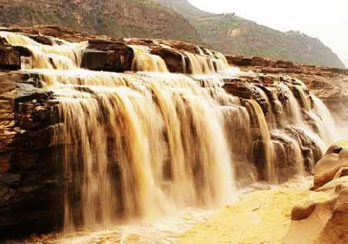 陕西宜川膜拜壶口瀑布