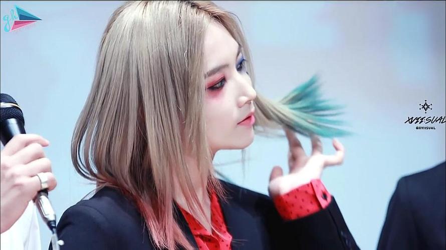 seventeen的尹净汉 http://www.bilibili.com/video/av9006296?
