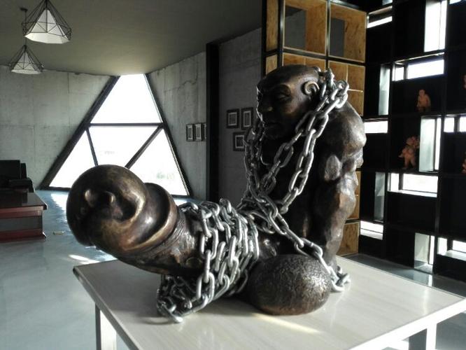 贺兰山.于庆成美术馆泥塑展