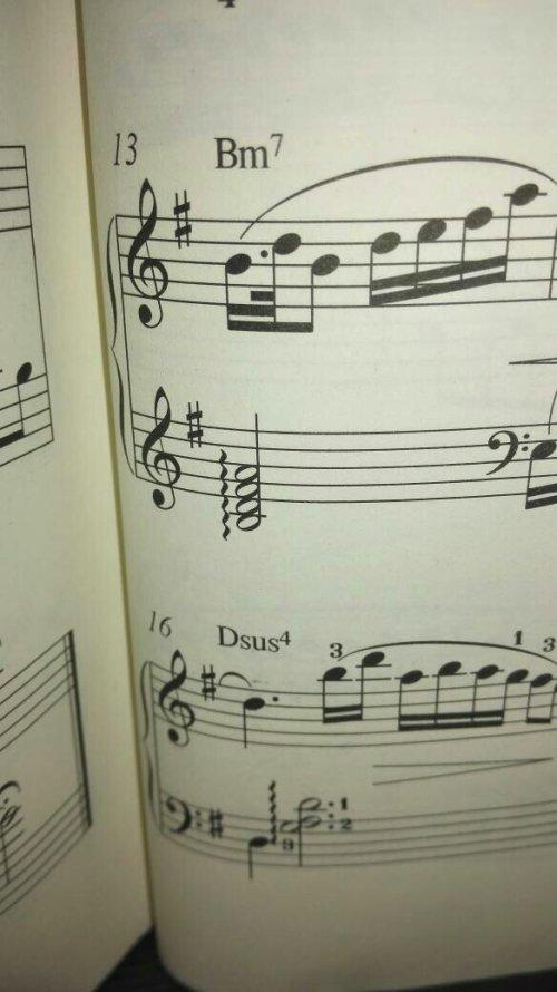 请教各位,谱子中的波浪线是什么意思?