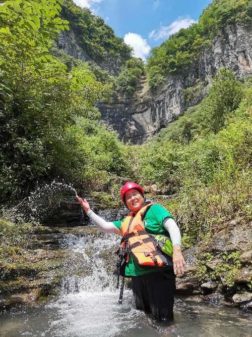 涟源月光岩溯溪徒步记