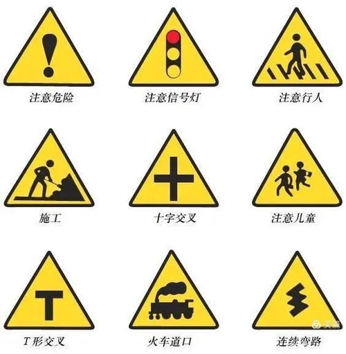 上下学途中牵好幼儿,过马路时要注意交通信号标志,注意来往车辆
