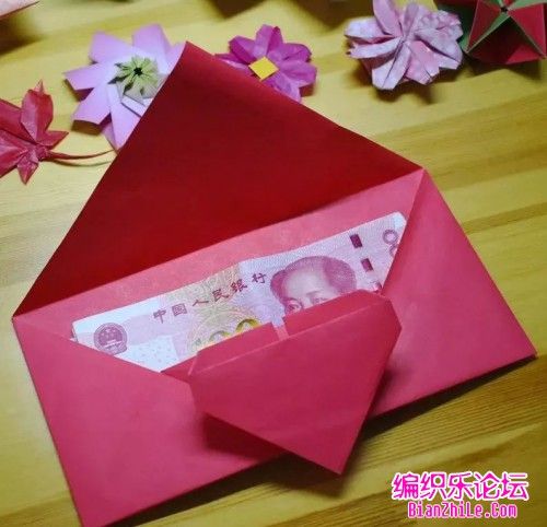 教你用红纸制作爱心的折纸红包的方法
