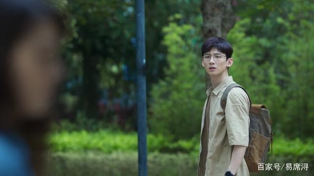 引导句:由白敬亭 ( 饰演肖鹤云 )和赵今麦 (饰演李诗情 )主演的《开端