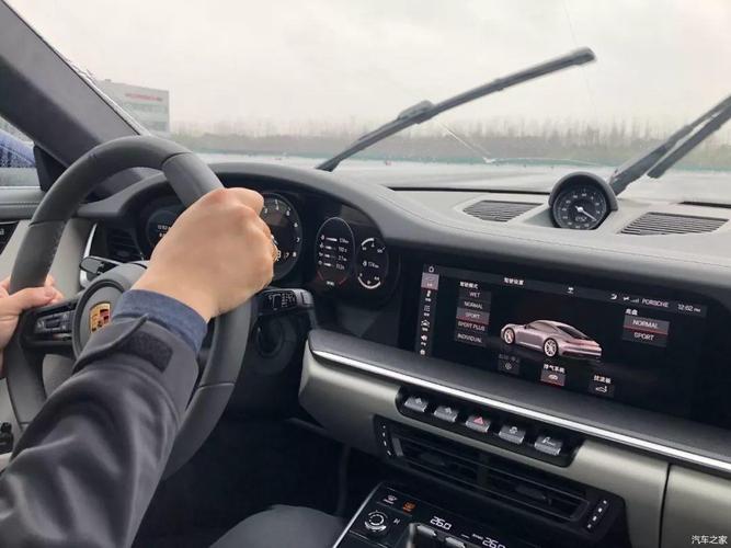 第一次开保时捷992,真香!