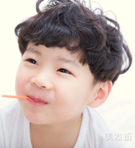 小男孩烫发发型 小男孩烫发图片大全