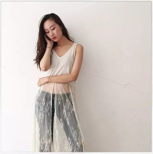 moussy摩西女装流行服饰穿搭推荐,蕾丝裙穿出酷感