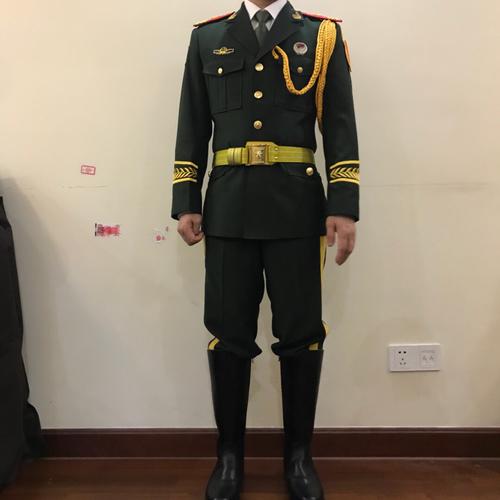 军人的礼服
