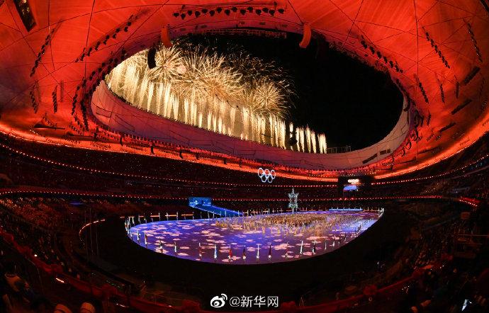 心连心,同住地球村……"2月20日,在北京2022年冬奥会闭幕式尾声,纯洁