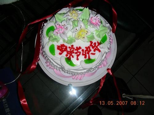 母亲节,女儿送我小蛋糕