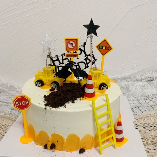 小男孩 挖掘机蛋糕_蛋糕_挖掘机_美食_美食展示_创意