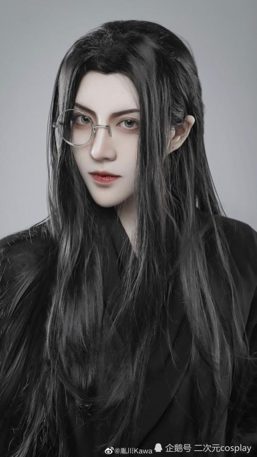 coser@胤川给我们带来了《杀破狼priest》顾昀cos,潇洒冷冽,这是最最