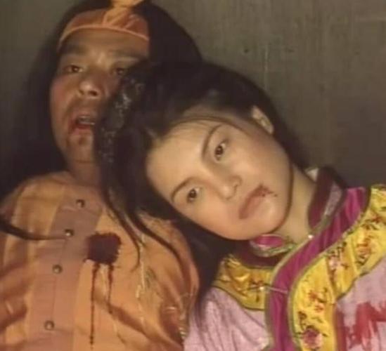 陈小春版《鹿鼎记》中,马蹄露饰演的就是假扮太后的神龙教女使毛东珠