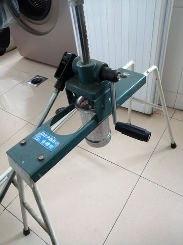 这是我前几年买的家用饸饹床子,兼做压面条机了.