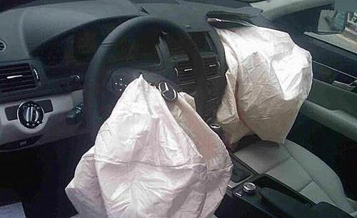 你还以为汽车上的安全气囊越多越安全?安装位置不对等于没有!