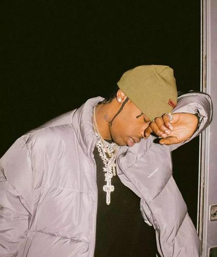 壁纸|除了引爆音乐现场,travis scott的日常造型也是超级嘻哈范