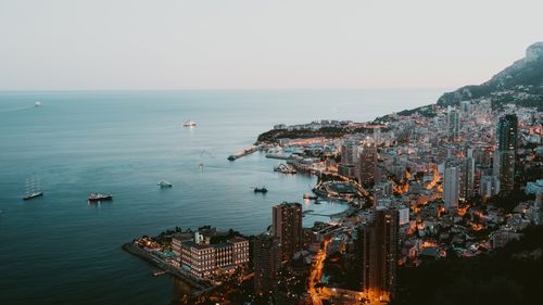 桌面壁纸 建筑 城市夜景 > 摩纳哥海湾夜景风景图片