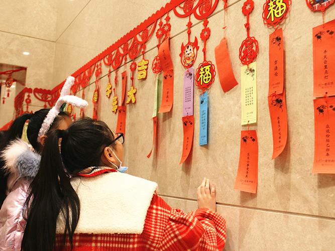 观牛展猜灯谜博物馆里闹元宵