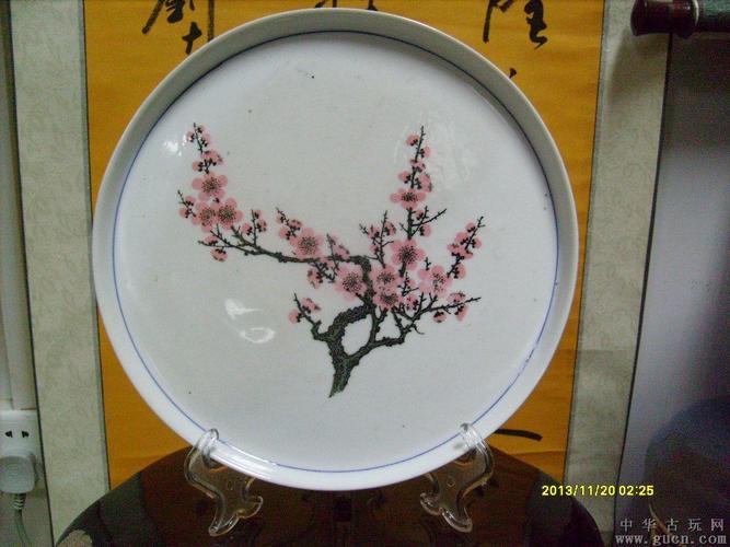 釉下彩梅花图案老瓷盘