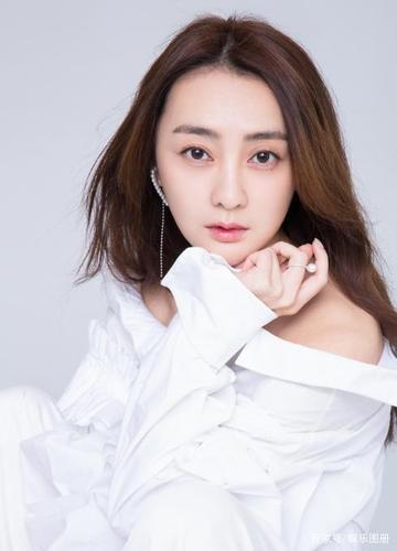 钱迪迪优雅写真照,非常有气质不管是身材还是精气神