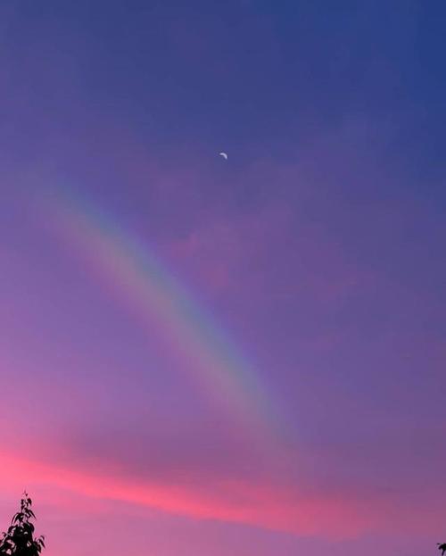 超梦幻紫色天空朋友圈背景图