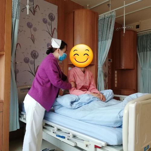 下床活动时做到起床"三步曲"