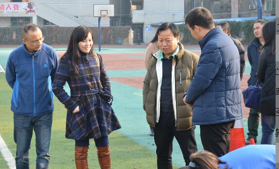 国家体育总局领导莅临温江中学实验学校调研举重训练
