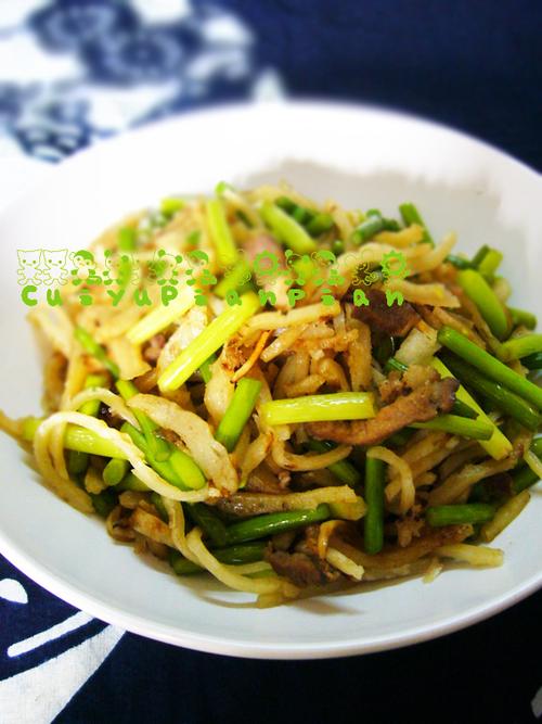 cc拿手饭--蒜薹炒饼