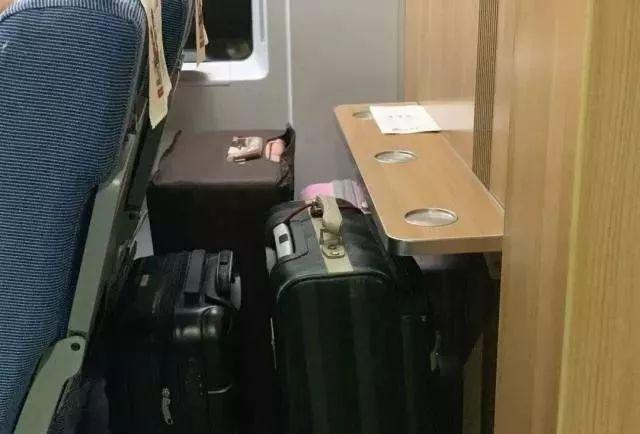高铁上行李到底该怎么放?这些都是重点!