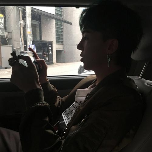 求适合做头像的南韩男爱豆自拍