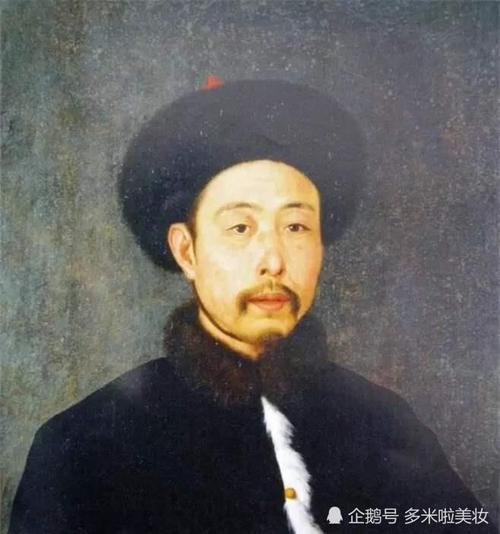 《乾隆皇帝半身冬装像》在博物馆中引来了不少人的观看,网友纷纷表示