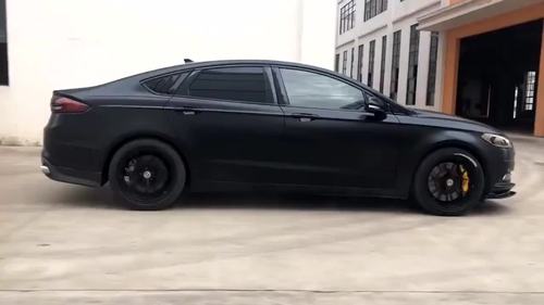 蒙迪欧黑武士涂装,像不像一条大鲨鱼?