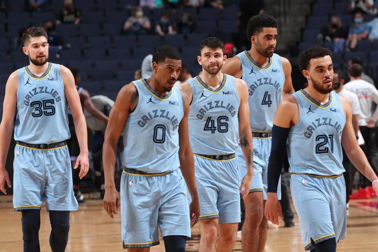 泰勒-詹尼斯:孟菲斯灰熊教练席上的关键人物