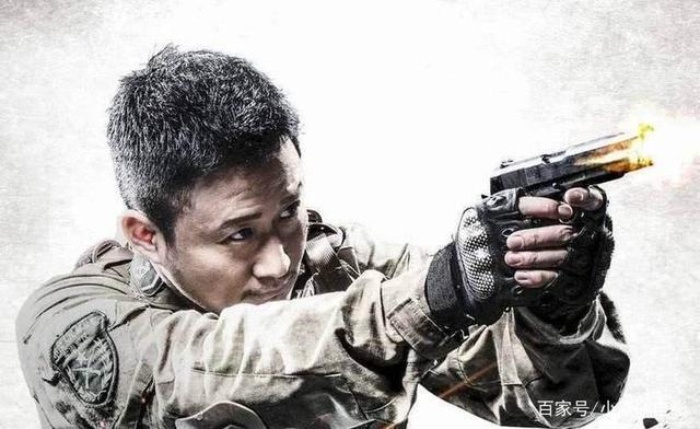 电影剧照里的吴京,都说拿枪的男人最帅