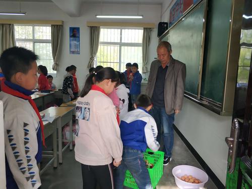金堆镇寺坪小学最美教师系列报道(一)