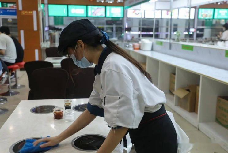 这些背影应该被我们看到