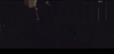 就准备以强硬的手段结束,便派遣特警队金库后门进入银行准备强攻.