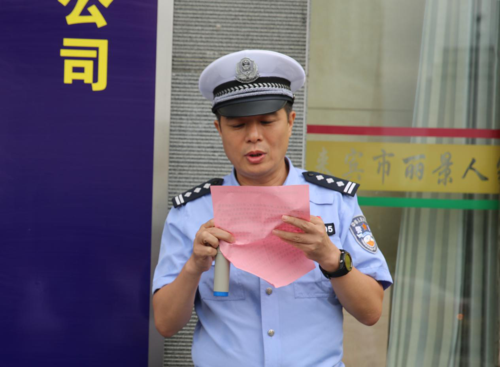 来宾市公安局交通警察支队副政委孙军讲话