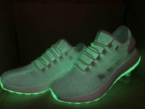阿迪达斯三叶草pure boost s.e.水母夜光运动鞋 男女鞋 会发光哦